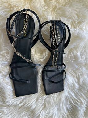 ALOHAS STRAPS CHAIN HEELS - BLACK